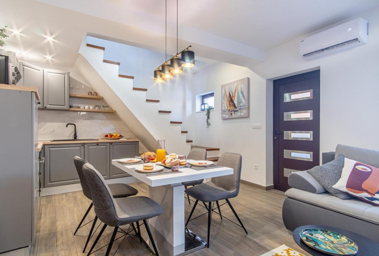 Apartmán Su Casa - At Kastela Oldtown Exteriér fotografie