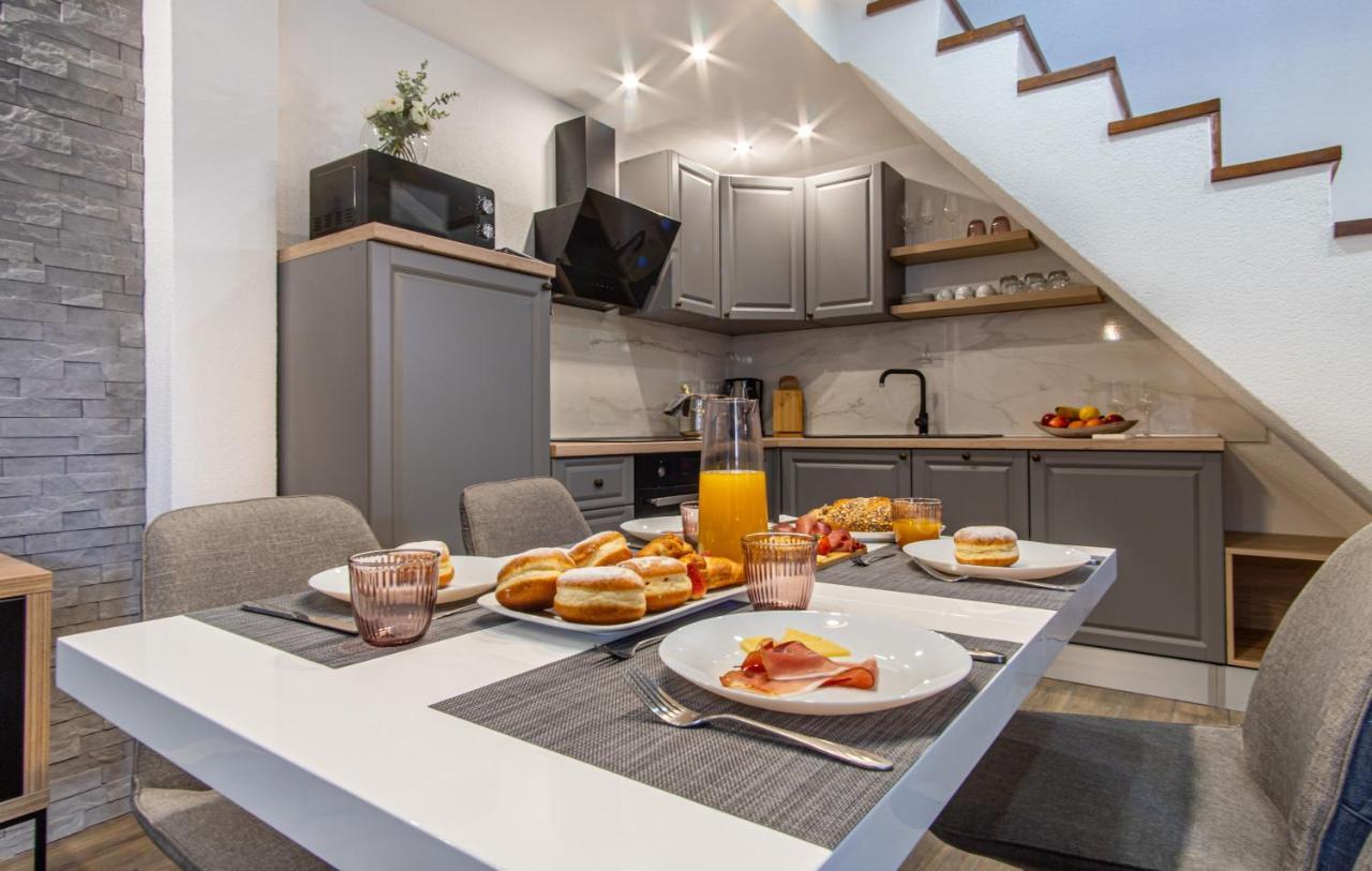 Apartmán Su Casa - At Kastela Oldtown Exteriér fotografie