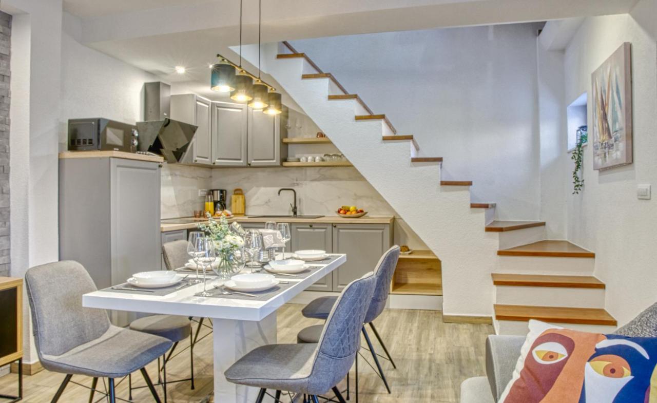 Apartmán Su Casa - At Kastela Oldtown Exteriér fotografie