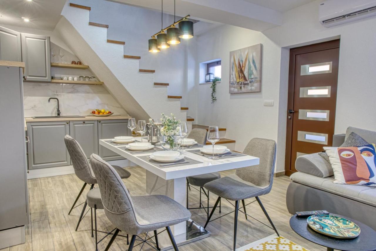 Apartmán Su Casa - At Kastela Oldtown Exteriér fotografie